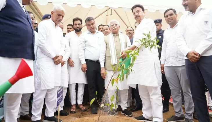 4 thousand representatives of industrial organizations planted trees under the leadership of Union Ministers Manohar Lal and Bhupendra Yadav and Haryana Environment Minister Rao Narbir Singh
