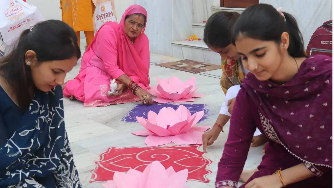  दिव्य ज्योति जाग्रति संस्थान में ग्रीन दीपावली को लेकर जागरूकता कार्यक्रम आयोजित