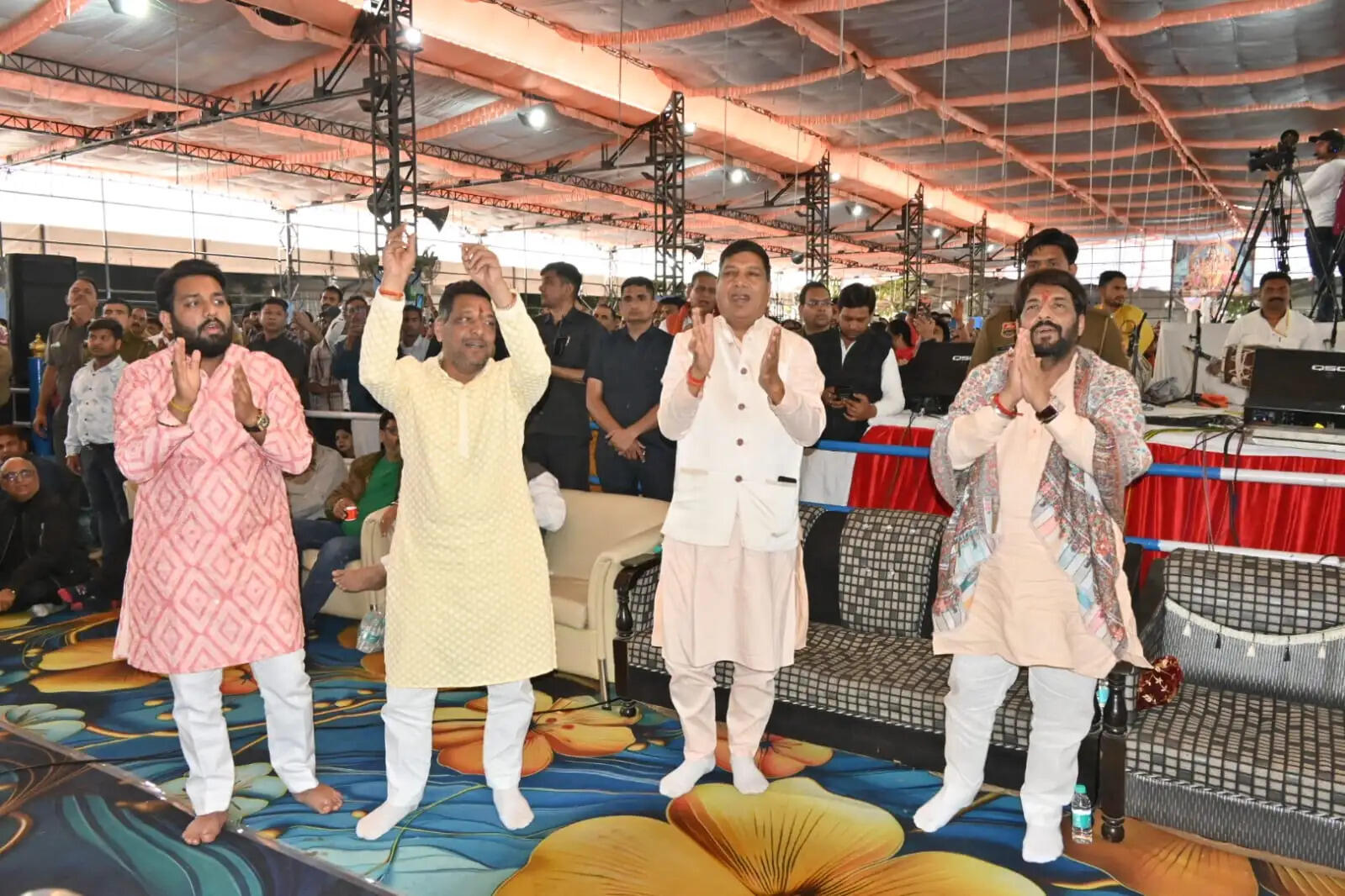 Shiv Mahapuran Story in Shri Baba Tara Kutiya: If one attains uninterrupted devotion to God equal to a hair's length, then life becomes meaningful: Pandit Pradeep Mishra Maharaj
