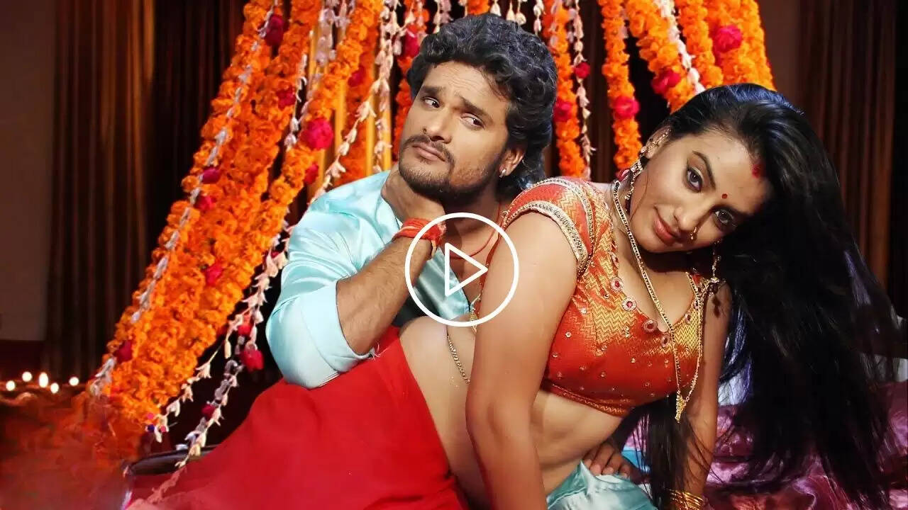 Bhojpuri Video: अक्षरा सिंह और पवन सिंह ने किया बेडरूम में कुंडी लगाकर डांस, वीडियो देख फेंस के छूटे पसीने