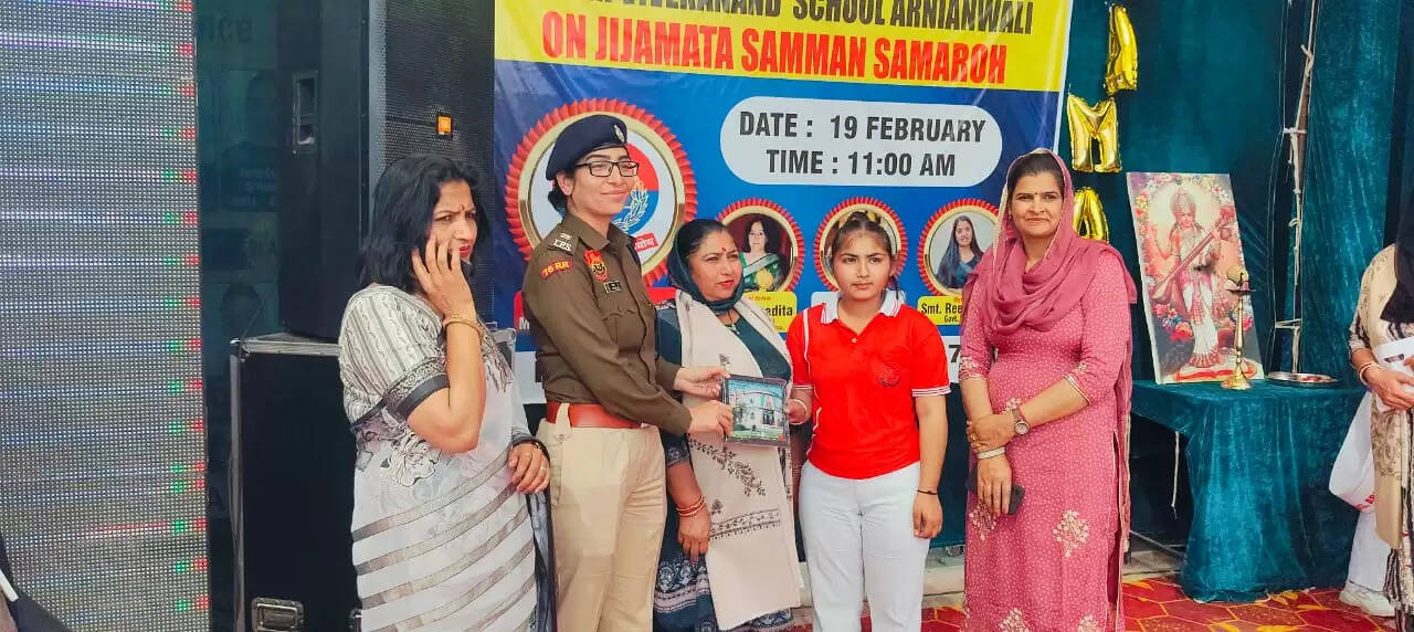 Jijamata Samman Ceremony was celebrated in Swami Vivekanand School of village Arnianwali by Krida Bharti Sirsa