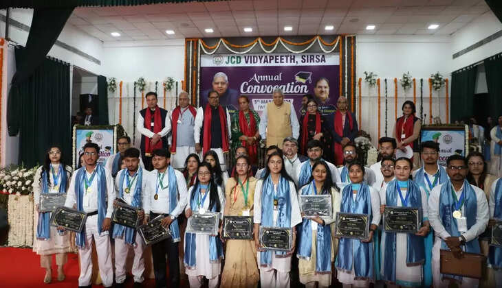  उपराष्ट्रपति श्री जगदीप धनखड़ की मौजूदगी में हुआ डिग्री वितरण