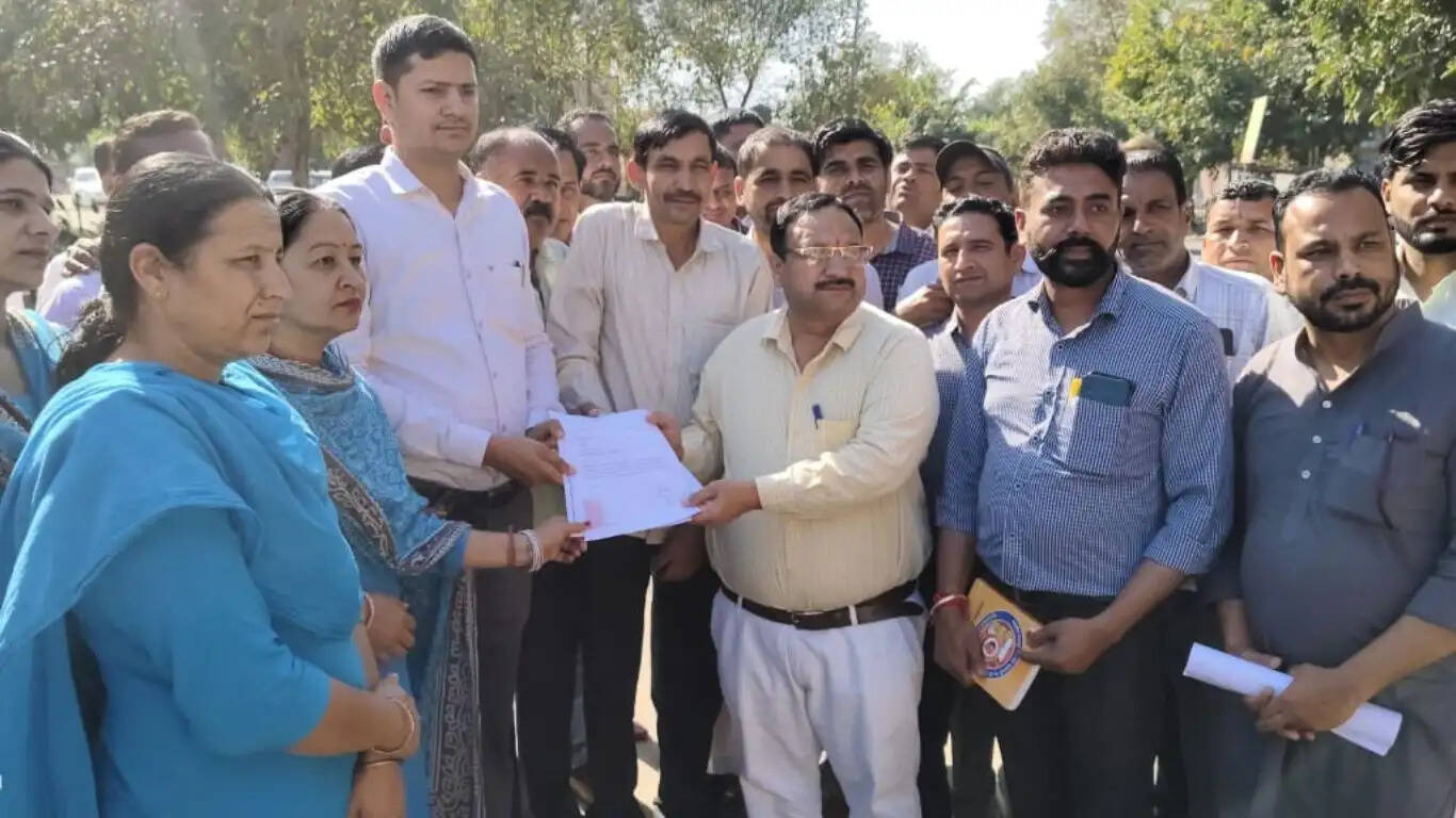 In Sirsa, Bharatiya Mazdoor Sangh submitted a memorandum to the Prime Minister regarding their demands