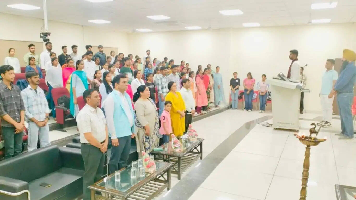 NSS volunteers at Sirsa CDLU took pledge of Mera Bharat Yuva and Digital Literacy