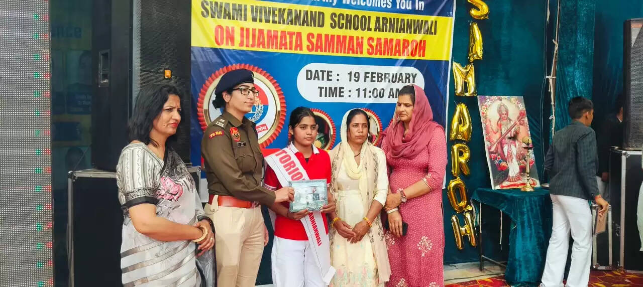 Jijamata Samman Ceremony was celebrated in Swami Vivekanand School of village Arnianwali by Krida Bharti Sirsa