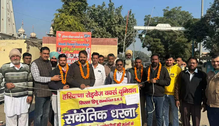 On the call of Haryana Roadways Workers Union, employees went on hunger strike at Sirsa Depot, protested by accusing the government of breaking promises