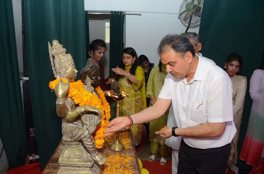 &nbsp;जेसीडी मेमोरियल कॉलेज में यादों का कारवां विदाई समारोह का &nbsp;समापन