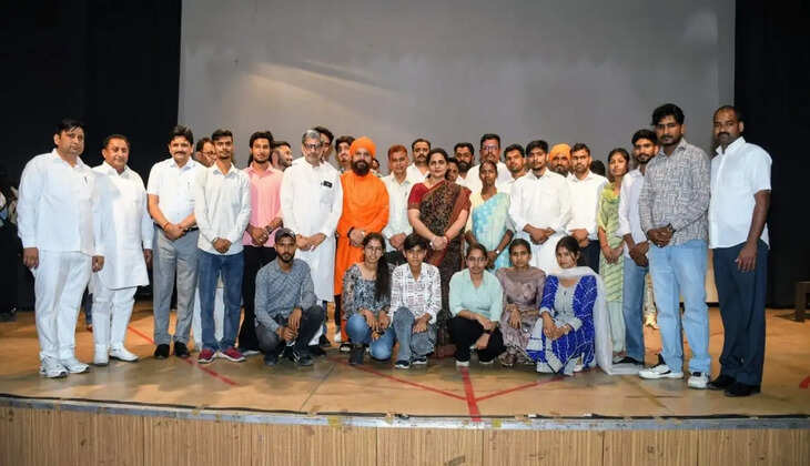350 students, social workers and sportspersons were honoured in a ceremony at CDLU