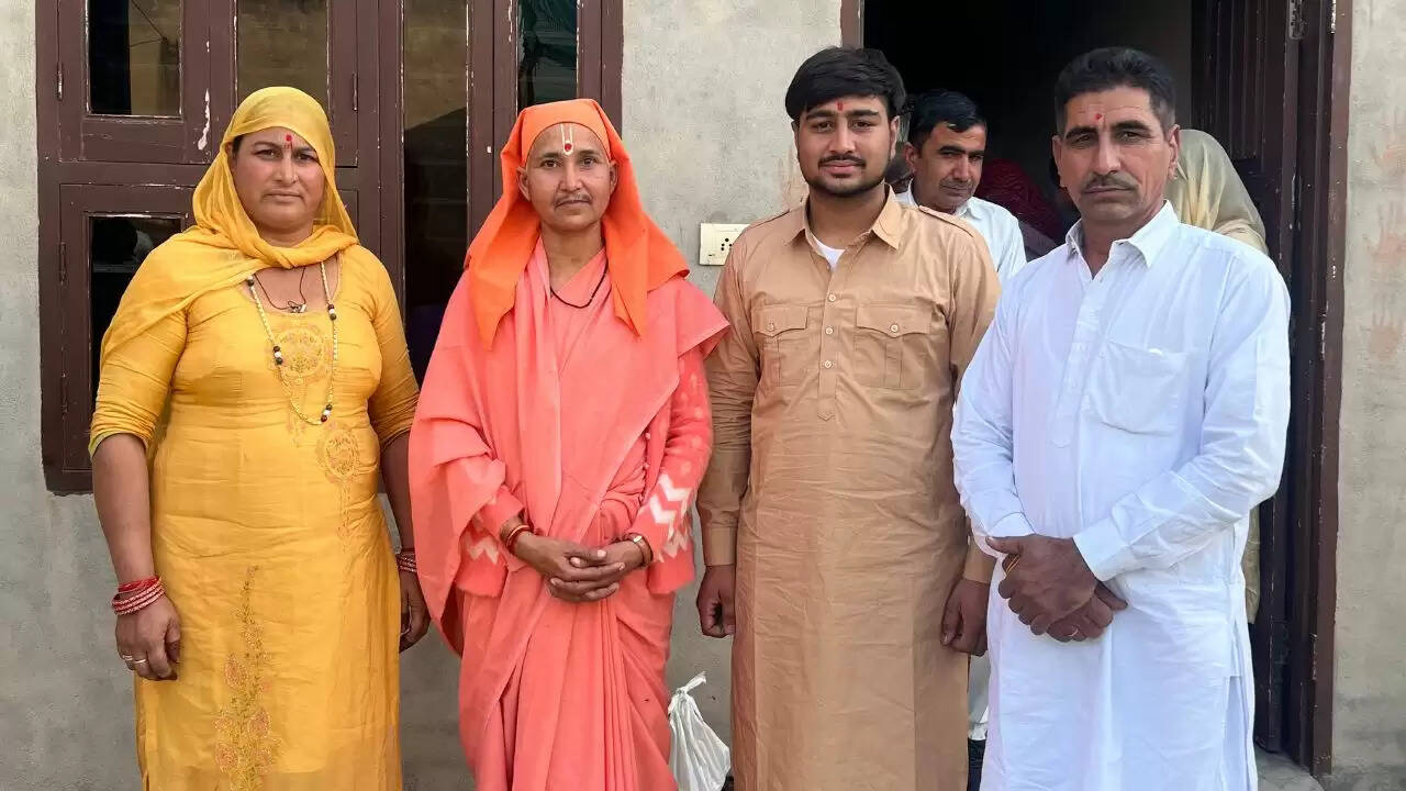 Satsang organised in village Dadba Kalan, we should serve cows, there is no service greater than cow service: Sadhvi Kanta Prabhakar