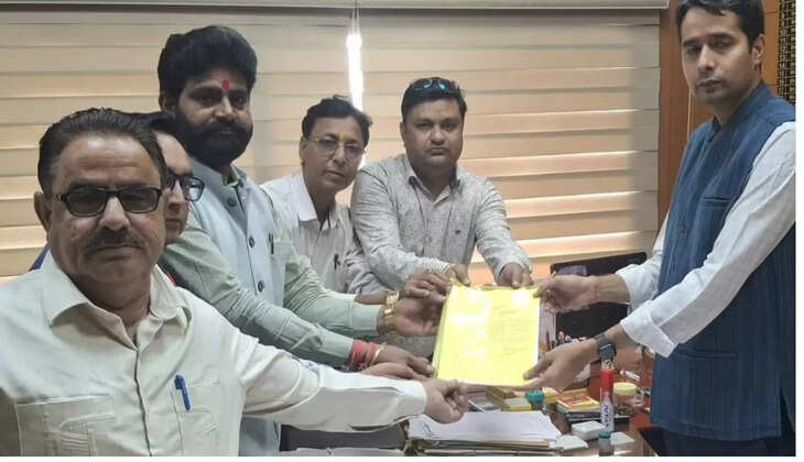  Property dealers submitted memorandum regarding extension of deadline for increasing collector rate in Sirsa