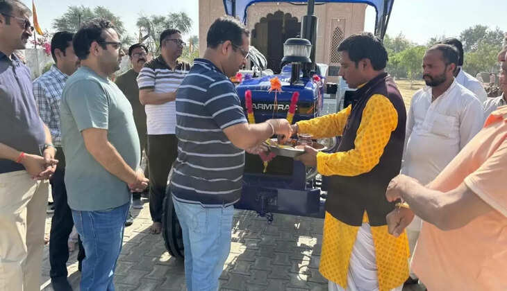 Ashok Gupta presented Farmtrac tractor to Nandishala Kelaniya in Sirsa