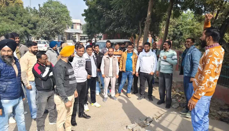 Under the banner of HSEB Worker Union, employees protested against the online transfer policy