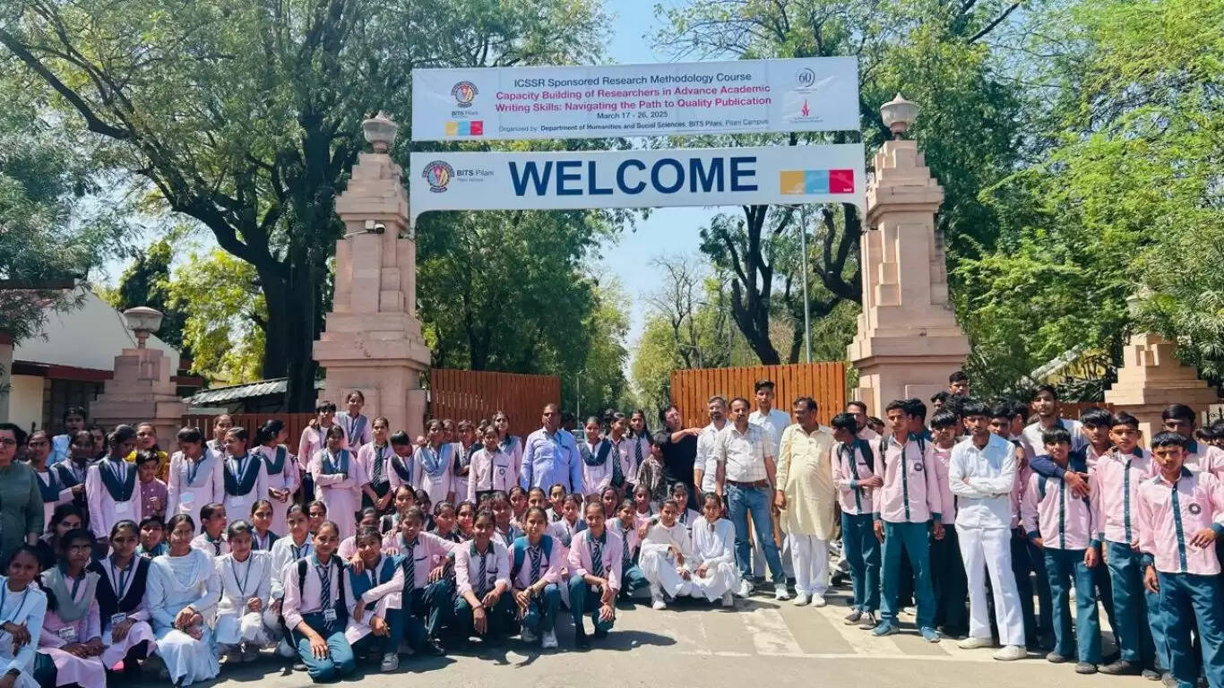 Students of PM Shri School Rupawas in Sirsa did an educational tour of Pilani city