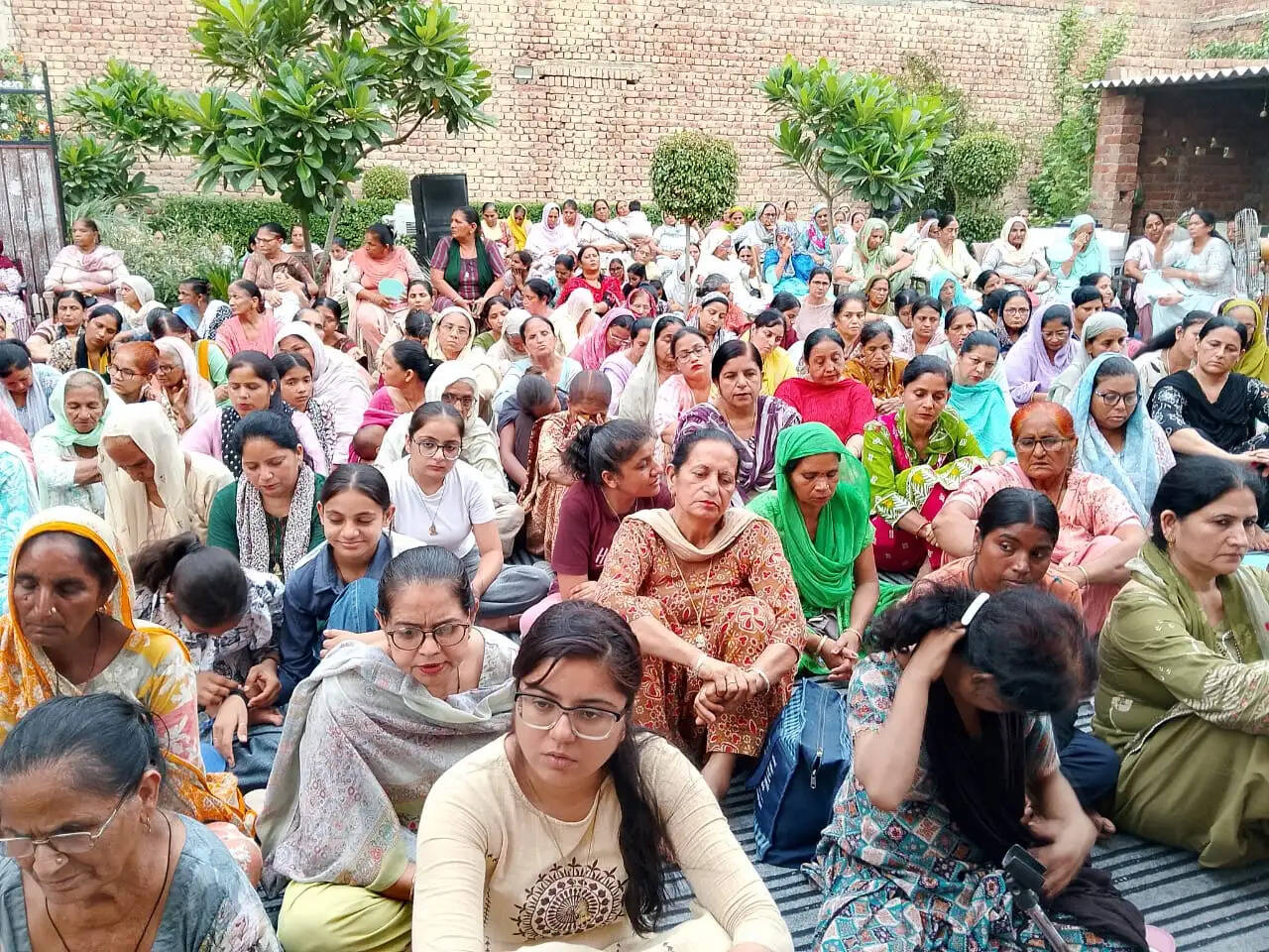 Smiles returned to the faces of 33 innocent children through the 'Smile on Innocent Face' initiative during the *Naam-Charcha* (spiritual gathering) organized by the sisters of Block Kalyan Nagar