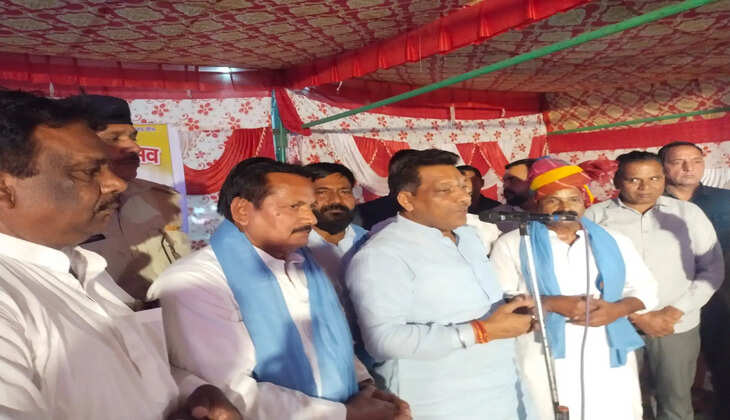 गोशाला मोहल्ला में गेट निर्माण के लिए दी 1 लाख रुपये की धनराशि