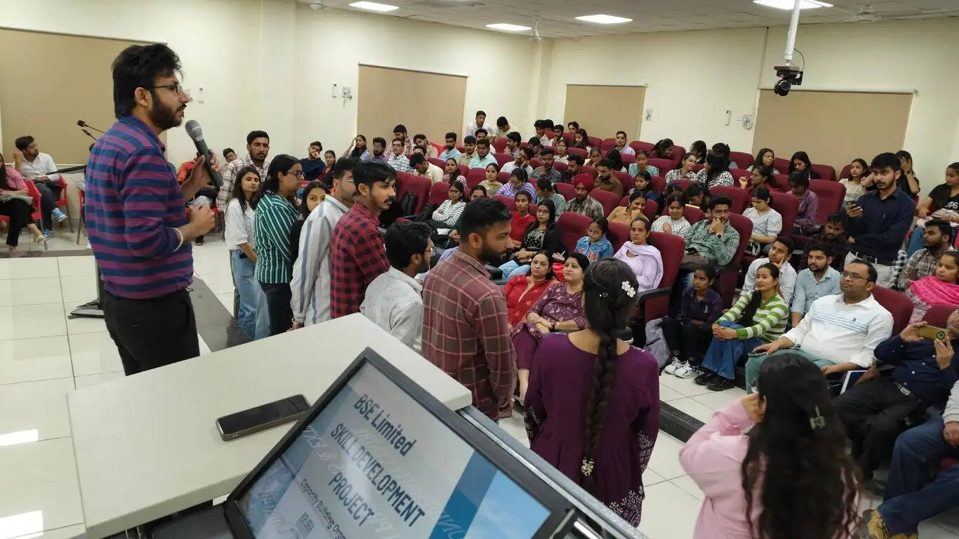 Career Counseling and Industry Cell organized a workshop on skill development at CDLU Sirsa, gave these tips