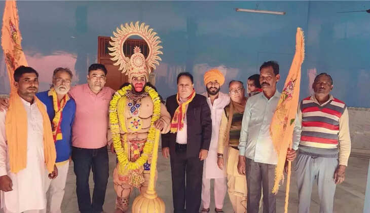 Anil Banga, head of Vishwakarma Temple in Sirsa, Haryana, welcomed the Shobha Yatra