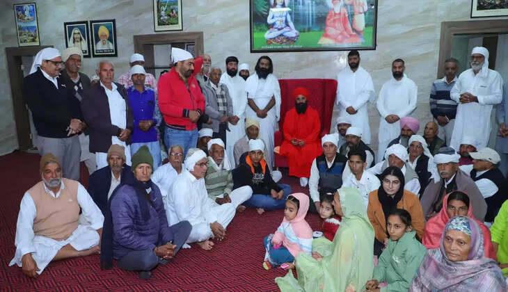 The initiation ceremony of a monk was held at the main Dera Baba Bhuman Shah in Sirsa