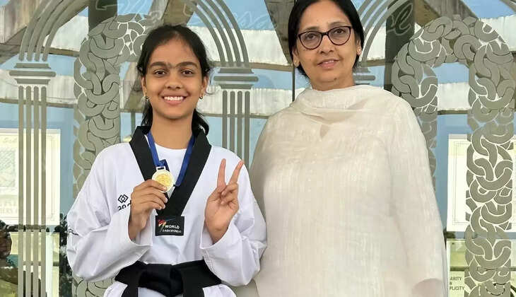 Khanak Singla, a student of The Sirsa School, won the silver medal in the Haryana School Games State Taekwondo Championship