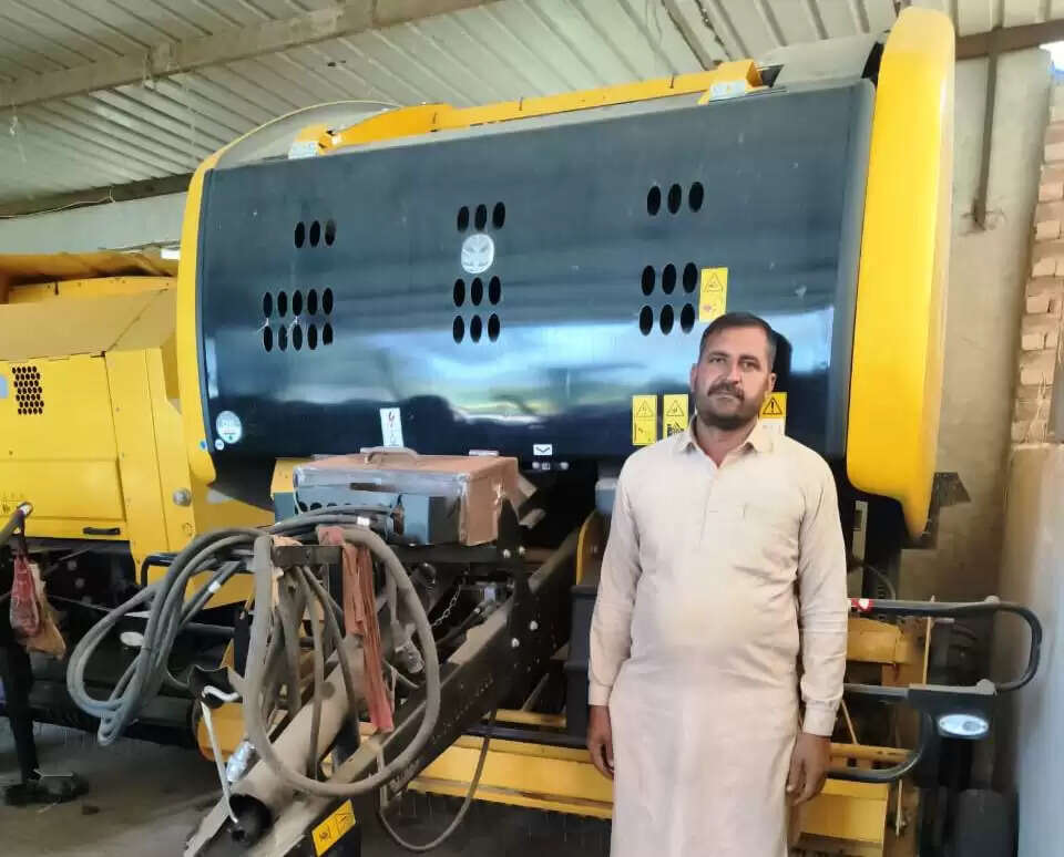 HARYANA NEWS, Nirmal Dhaliwal of village Pohadkan is managing two lakh quintals of straw every year for animal fodder