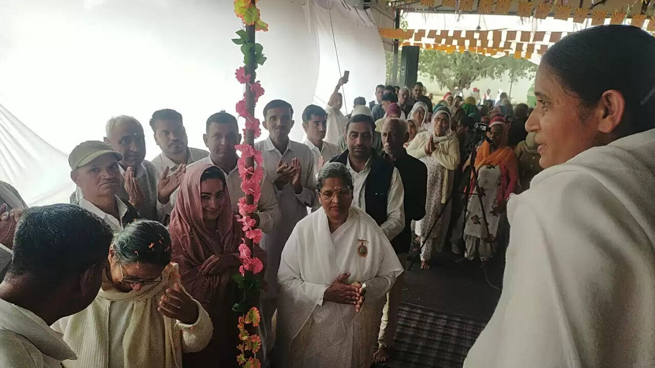 Om Shanti Bhawan Nathusari Chowpata organized the Trimurti Shiva Jayanti Festival at Nathusari Kalan Gaushala in Sirsa