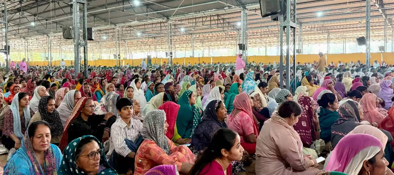 The birthday of Pujya Manager Sahib Ji was celebrated with reverence and devotion at Dera Jagmalwali