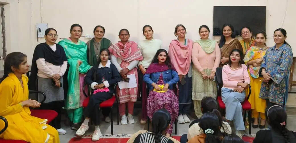 These tips were given to the girl students on beauty care and beauty parlor management at Government National College Sirsa