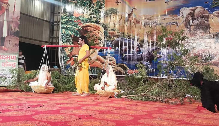 A grand Ramlila performance was organised by Shri Laxman Kala Kendra and Shri Siya Ram Charitable Trust in Sirsa. Gobind Kanda inaugurated the event by offering prayers to Lord Ganesha