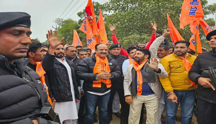  समाजसेवी कप्तान मीनू बैनीवाल के नेतृत्व में भव्य कलस यात्रा विभिन्न गांवों से होकर गुजरी 