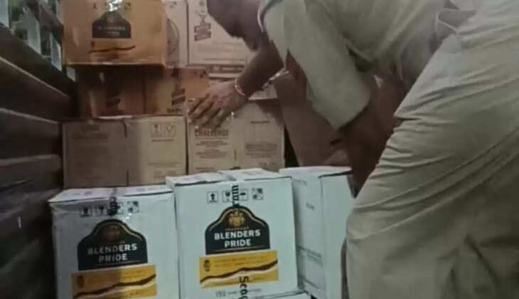  सिरसा पुलिस पकड़ी 15 लाख रुपये की ब्रांडेड अंग्रेजी शराब, सिग्नेचर, रॉकफोर्ड,एंटीक्विटी, 100 पाइपर, महारानी, सिग्नेचर, ब्लेंडर प्राइड, ऑल सीजन, रॉयल स्टैग तथा मैकडोल शराब की बोतल पकड़ी