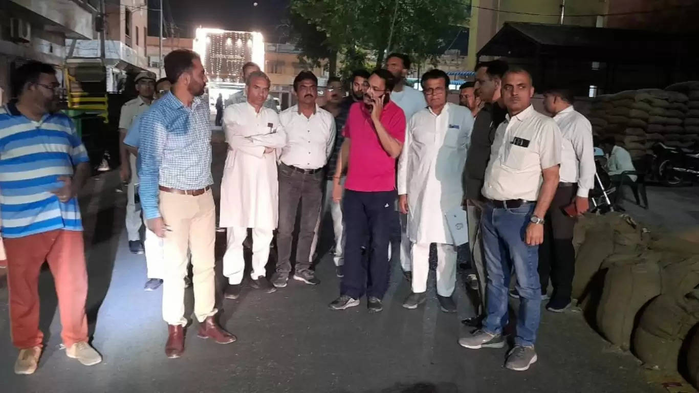  हरियाणा के इस जिले के डीसी ने देर रात अनाज मंडी में पहुंचकर ली गेहूं के उठान की जानकारी