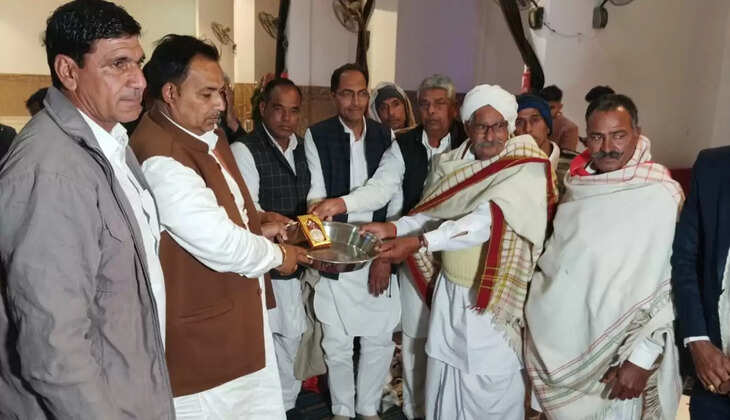 An example was set against dowry in Sirsa, the bridegroom's side of Chaharwala village took only one rupee and a coconut instead of lakhs of rupees