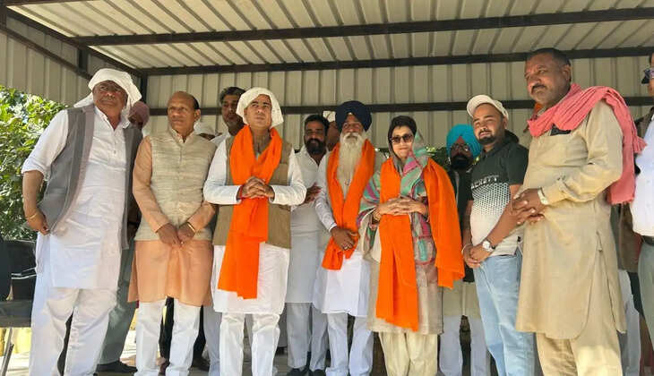 Sirsa MP Kumari Selja and MLA Keherwala visited the villages of the district and expressed their gratitude to the villagers