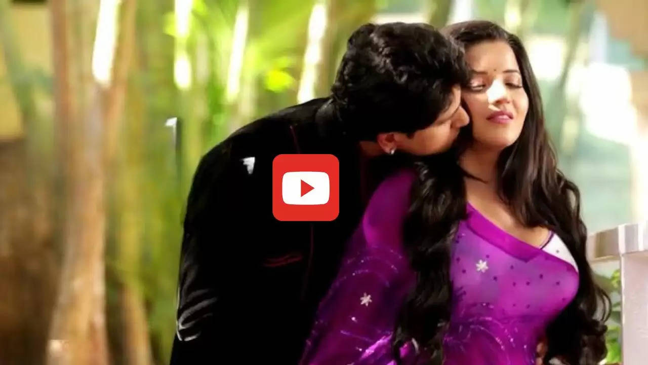  Bhojpuri Hot Video: मोनालिसा ने इस एक्टर के साथ किया खूब रोमांस, वायरल हुआ Video, देखें