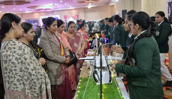 Science Fest 2025 Pragyan was a grand success at Shah Satnam Ji Girls School, with over 100 models becoming the centre of attraction