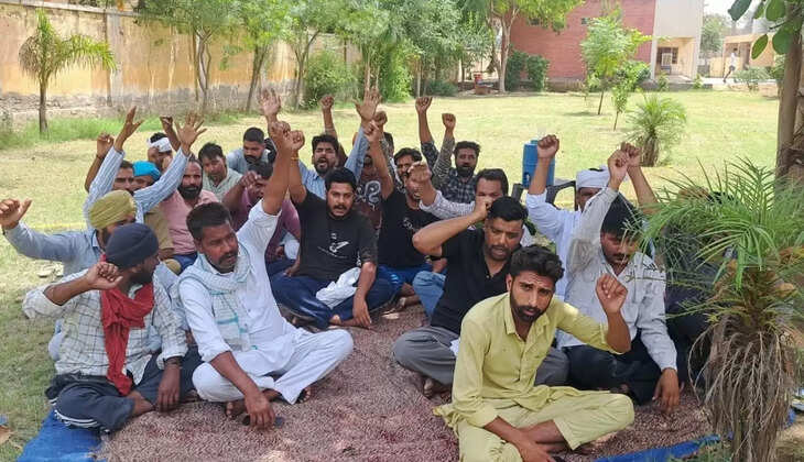  Bharatiya Mazdoor Sangh will not tolerate any tampering with the rights of contracted public health employees: Charanjit Verma