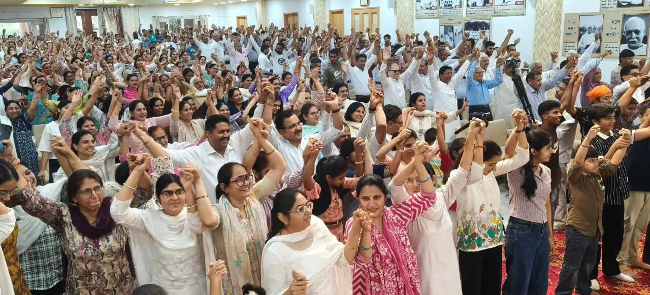Crowds flocked to Anand Sarovar, Sirsa for the 3D immersive experience; hundreds of people, including prominent personalities from the city of Sirsa, attended
