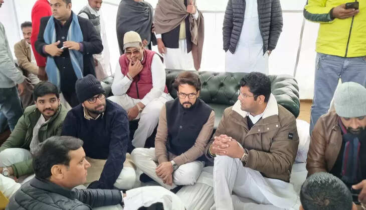 Many leaders including MP Anurag Thakur paid tribute to former CM OP Chautala