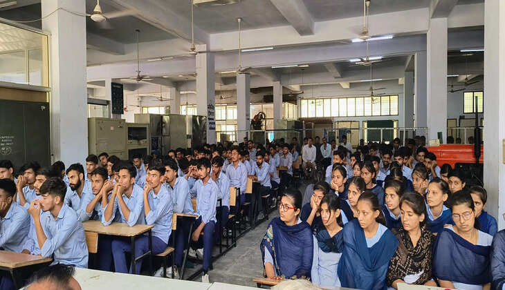 विषय पर जागरूकता सेमिनार आयोजित