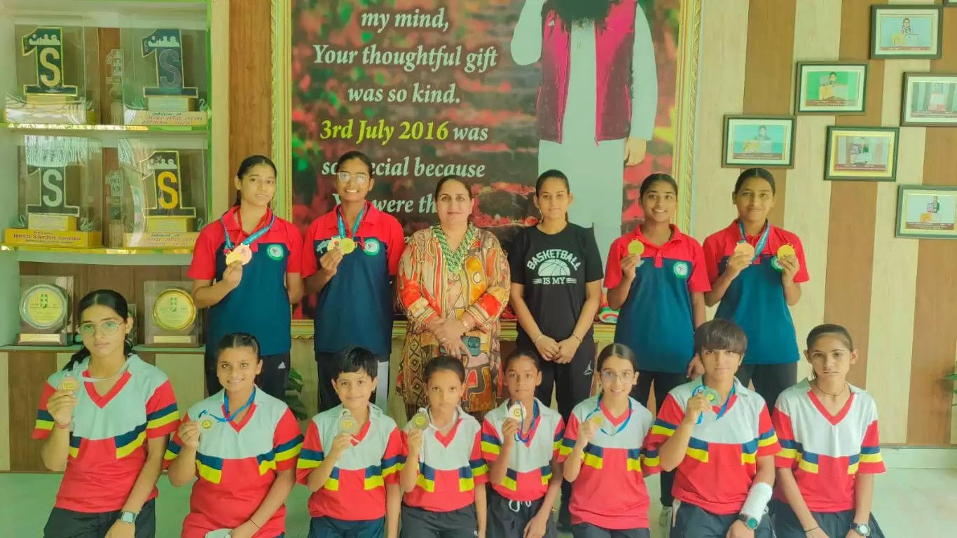 Players of Sirsa Shah Satnam Ji Girls School dominated in the state and national competition of Taekwondo, won 12 medals including 5 gold in the state and 3 bronze medals in the national