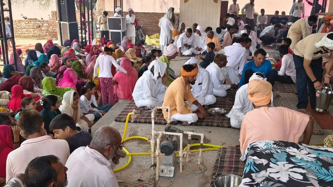 Yogi Jinder Nath performed austerities in the nine fires of the village of Dadba Kalan, and spent 31 days praying for the peace and prosperity of the village