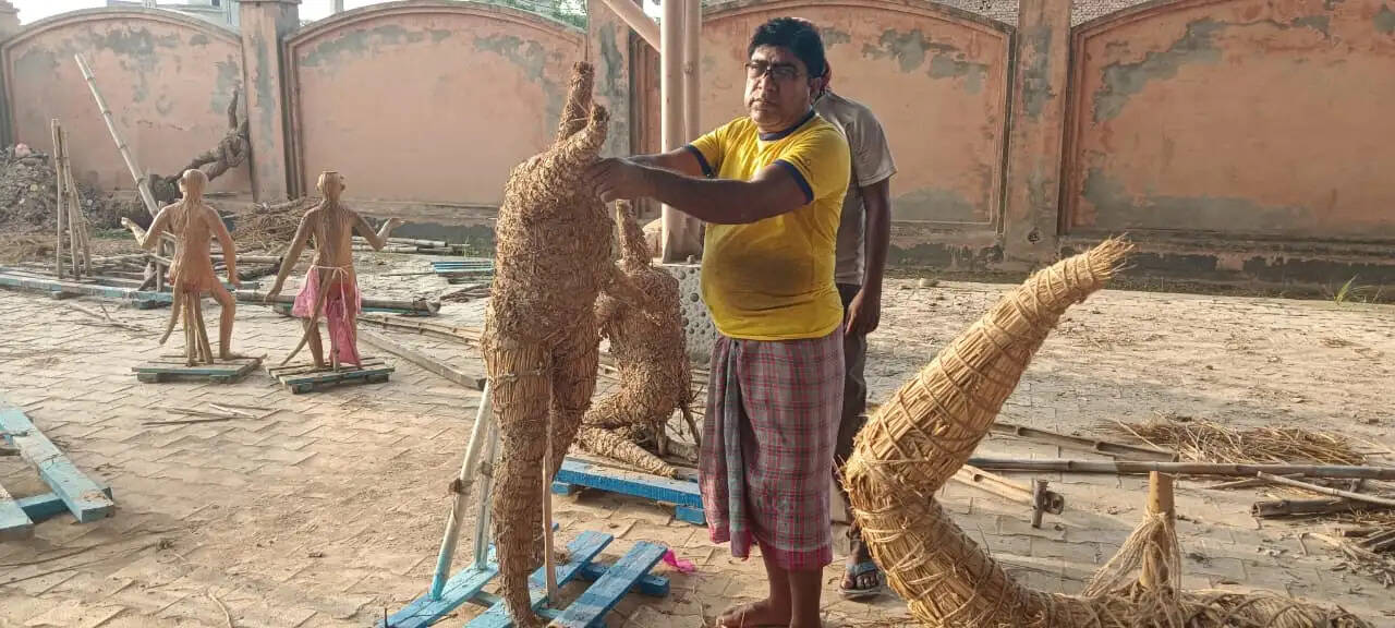  A grand Janmashtami festival will be held at the Shri Khatu Shyam Dham on September 4th; 'Baba' will be adorned magnificently with flowers from Bengaluru, and artisans from Kolkata are crafting captivating tableaux depicting the divine pastimes of Lord Krishna
