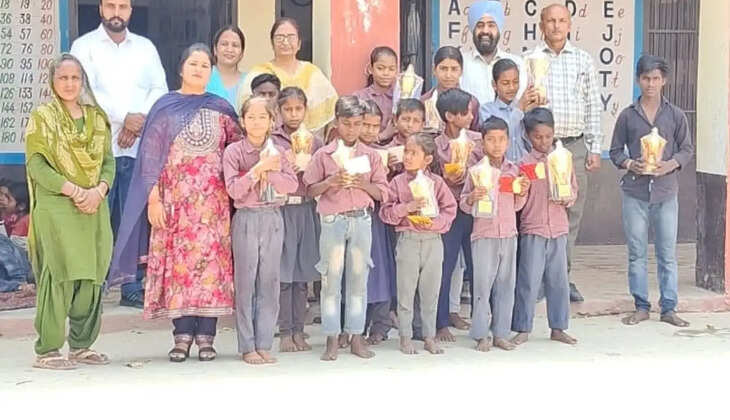 Students who topped the exams were felicitated at the Government Primary School Dhani Vadaicha in Sirsa