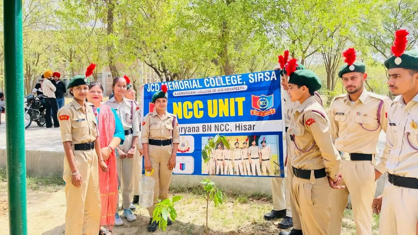 Cleanliness and plantation campaign was conducted on World Earth Day at Sirsa JCD Memorial College