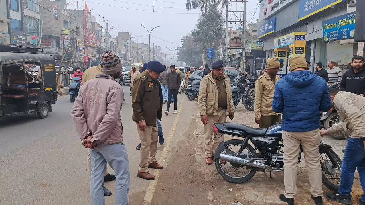डीएसपी जगत सिंह तथा किशोरी लाल के नेतृत्व में पुलिस की अनेक टीमों ने यातायात नियमों की अवेहलना करने वालों के खिलाफ अभियान चलाया