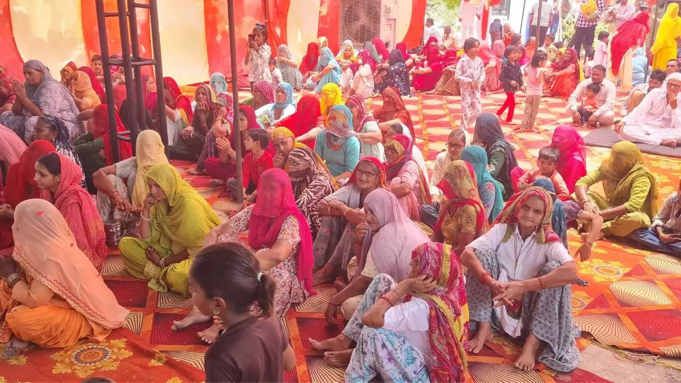 Maharaj Jinder Nath's penance was completed amidst the fire burning in five fires in the arena of Dadba Kalan village, Saint conference organized