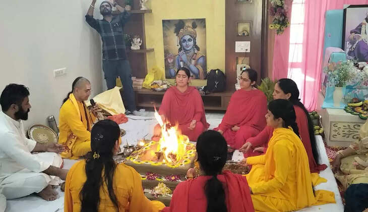 The sacred smoke of the yajna fire dispels negativity: Sadhvi Santosh Bharti