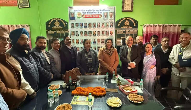 Educationists congratulated Rajesh Malhotra on assuming the charge as Principal of Government Senior Secondary Sanskriti Vidyalaya Nathusari Chowpatta