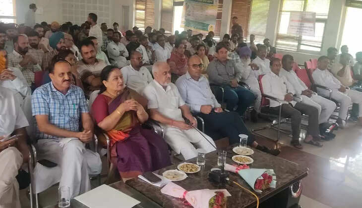 20th installment released to farmers under Pradhan Mantri Kisan Samman Nidhi Yojana, BJP District President Dabwali Renu Sharma attended the program organized in Panchayat Bhawan as the chief guest