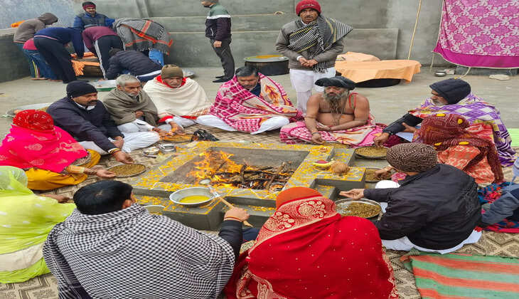 गांव के अखाड़ा में सत्संग के साथ दिनभर चला भंडारा, साध संतों का किया सम्मान 